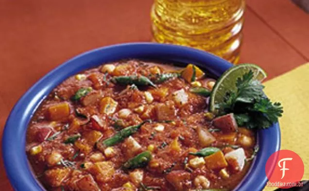 Sopa de legumes assada picante com tortilhas torradas