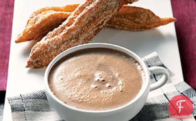 Churros com chocolate quente temperado