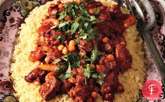 Tagine de cordeiro com grão de bico e damascos