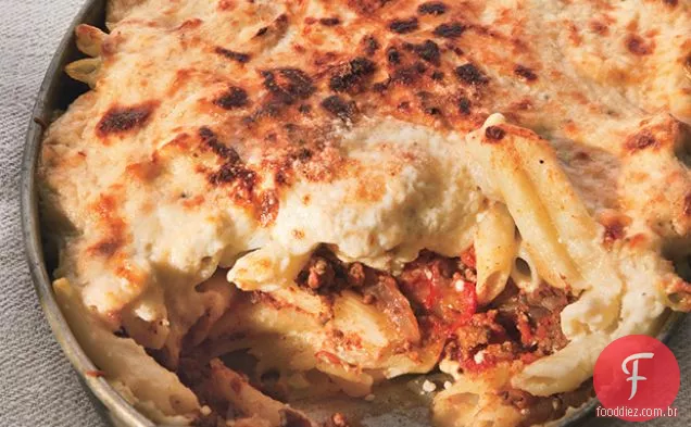Pastitsio com especiarias marroquinas com cordeiro e queijo Feta