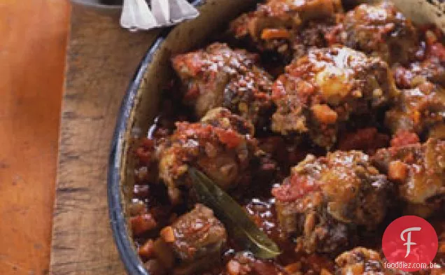 Oxtails de estilo espanhol refogados com chouriço