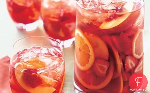 Sangria de morango e pêssego