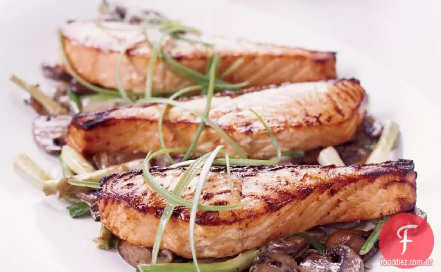 Salmão com molho de cogumelos