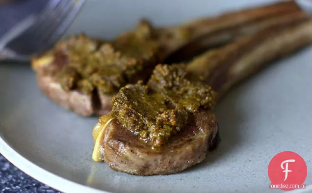 Costeletas De Cordeiro Com Tapenade De Pistache
