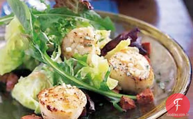 Vieiras salteadas com Andouille e verduras para bebês