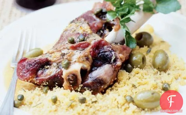 Patas de cordeiro com azeitonas e alcaparras