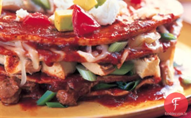 Enchiladas empilhadas com peru e feijão Chipotle