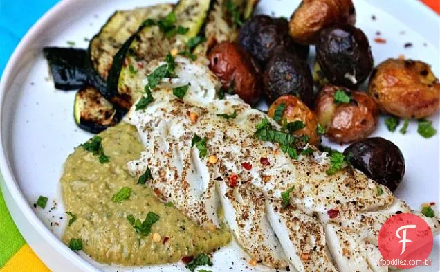 Za'atar-Bacalhau esfregado com purê de grão de bico picante e abobrinha grelhada