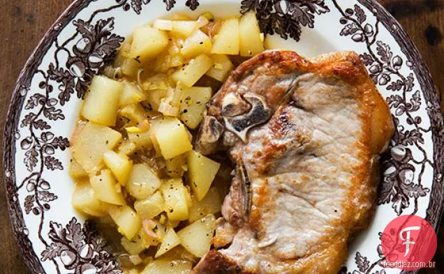 Costeletas de porco com molho de pêra de gengibre