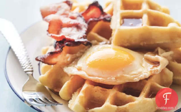 Xarope De Bordo-Ovos Escalfados E Waffles