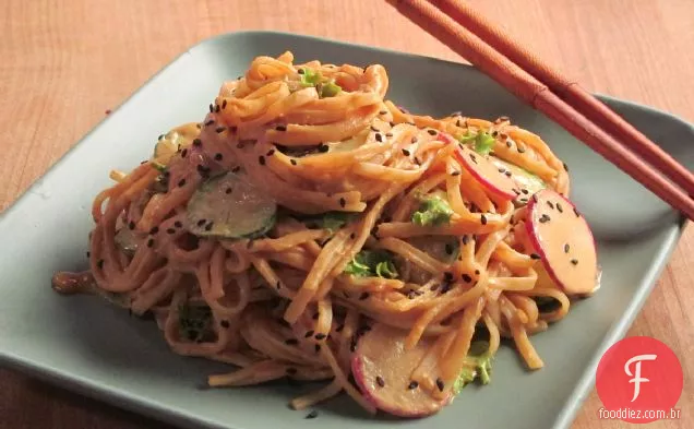 Salada De Macarrão Com Dragão Vegano Picante