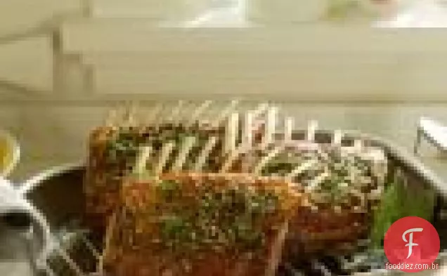 Rack de cordeiro com crosta de ervas