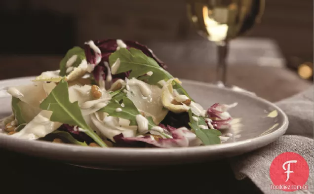 Salada Endive Com Molho Cremoso De Pinhão E Parmesão Raspado