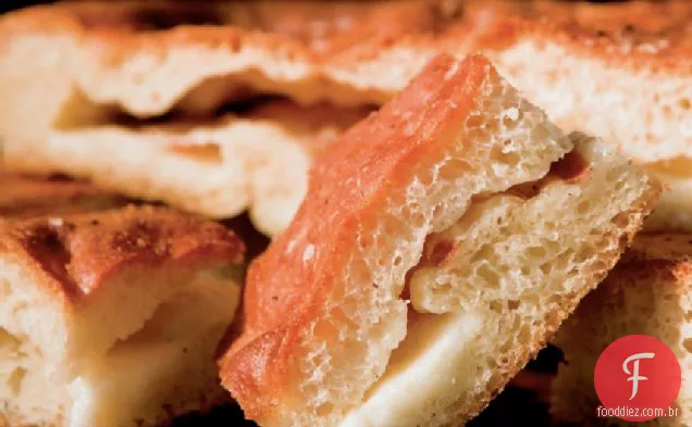 Focaccia Recheado Com Taleggio E Pancetta