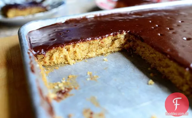 Bolo de manteiga de amendoim com cobertura de Chocolate