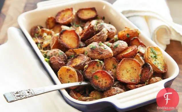 Batatas novas Ultra crocantes com alho, ervas e limão