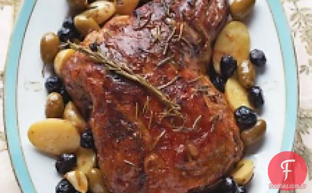 Perna Assada De Cordeiro Com Batatas E Azeitonas