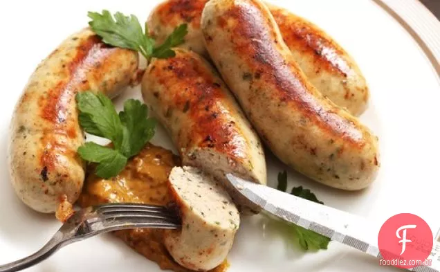 Weisswurst de Peru (salsicha branca de estilo alemão com limão, noz-moscada e salsa)