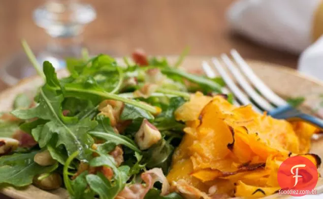 Fitas de abóbora assadas com rúcula, Pancetta e salada de avelã