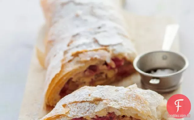 Ruibarbo, gengibre e Quark Strudel