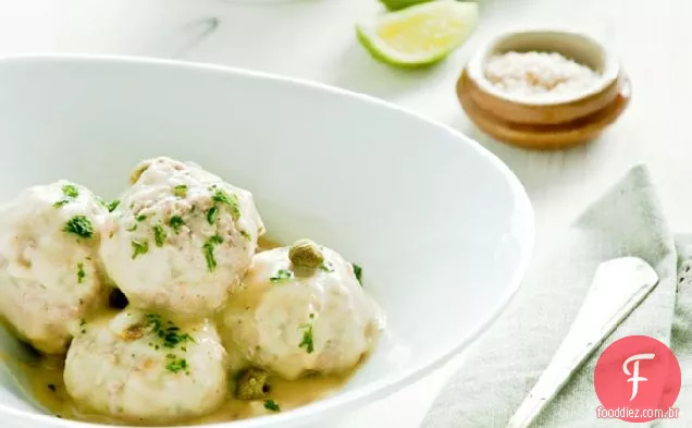 Königsberger Klopse - almôndegas alemãs em um molho cremoso de alcaparras