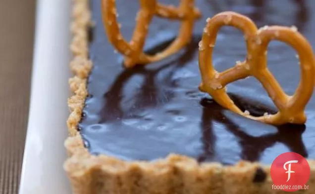 Torta de Chocolate ao leite maltado em Crosta de Pretzel