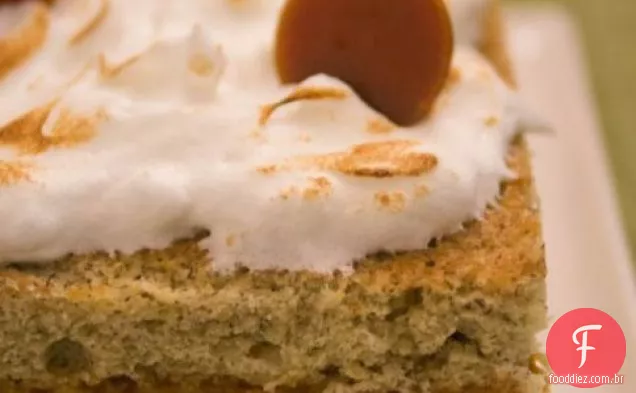 Bolo de Banana com Maracujá caramelo e merengue de coco