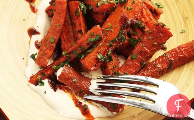 Cenouras assadas com Harissa e Crème Fraîche