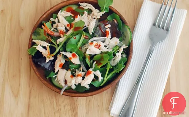 Salada De Frango Desfiada Com Molho Gochujang