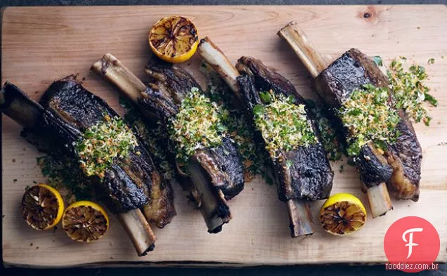 Costelas curtas cozidas lentamente com Gremolata