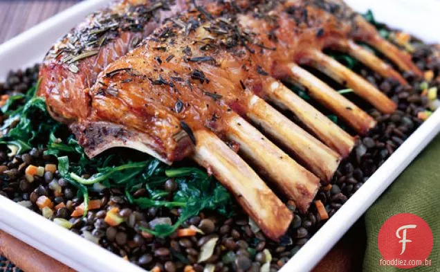 Mini Rack De Cordeiro Com Lentilhas Beluga De Nozes E Alho Salteado
