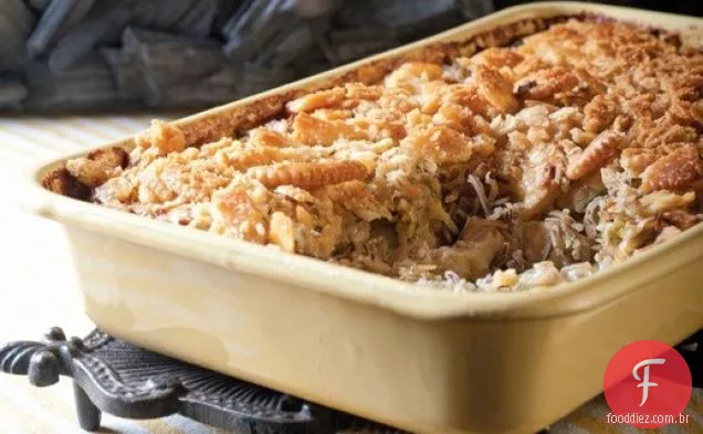 Frango clássico e arroz selvagem Hotdish de ' A Nova Mesa Do Meio-Oeste