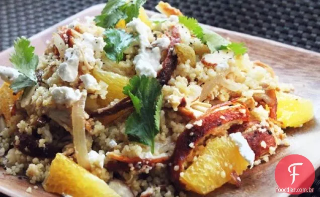 Frango laranja com cuscuz e queijo Feta