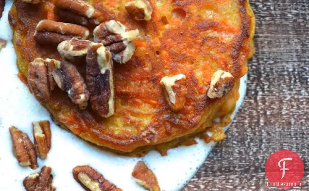 Panquecas De Bolo De Cenoura Com Creme De Laranja Doce