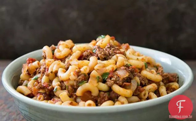 Hambúrguer e macarrão