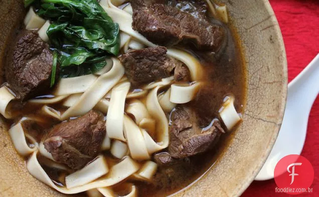 Sopa Taiwanesa De Macarrão De Carne