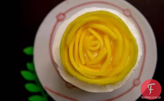 Bolo de mousse de manga com coco Dacquoise