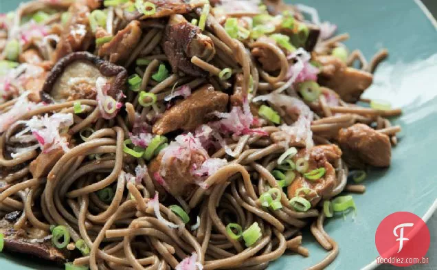 Macarrão Soba Com Cogumelos Shiitake E Receita De Rabanete