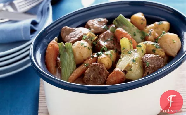 Ensopado de cordeiro com vegetais de raiz