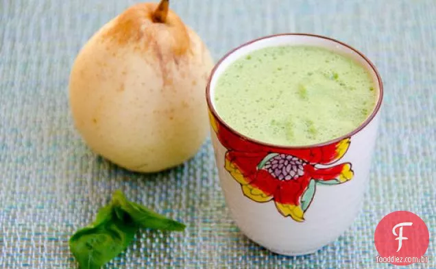 Pêra asiática, manjericão e suco de limão