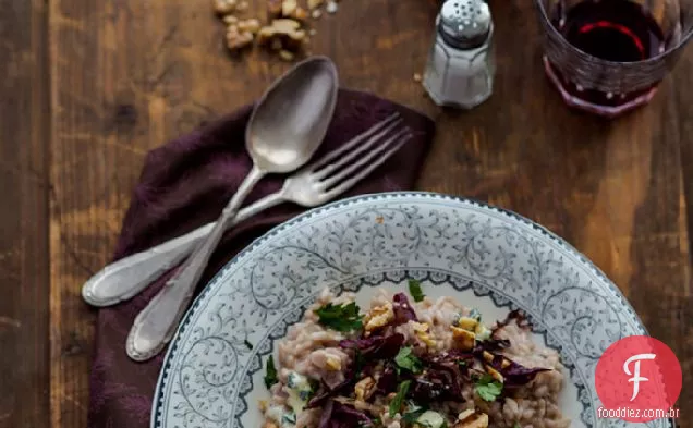 Risoto de vinho tinto com Roquefort Radicchio e nozes