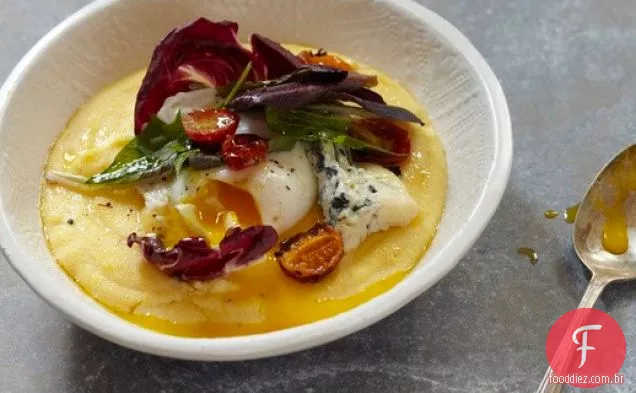 Polenta com salada de Inverno, ovo escalfado e Queijo Azul De ' Festa