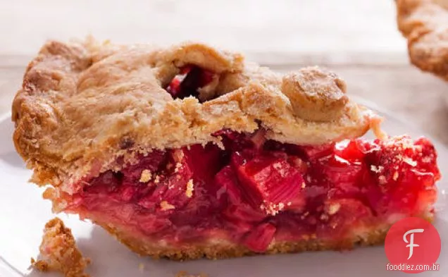 Torta de morango e ruibarbo com crosta de creme azedo
