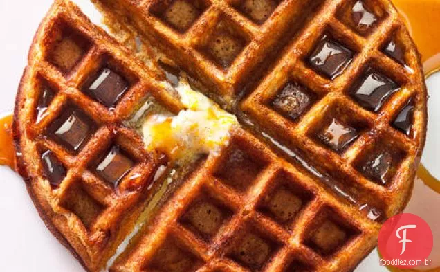 Waffles de gengibre com feijão de baunilha-manteiga de laranja