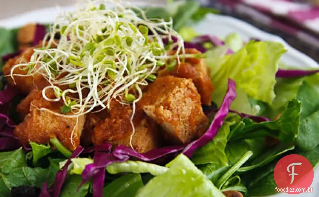 Tofu cozido lentamente em molho de churrasco de abacaxi