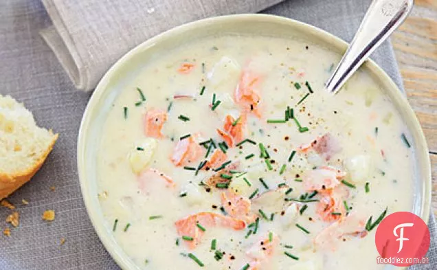 Sopa de salmão com cebolinha