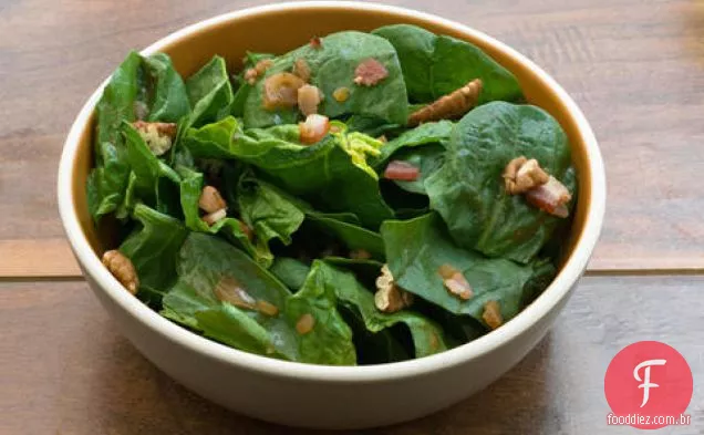 Salada de espinafre com vinagrete de Bacon quente
