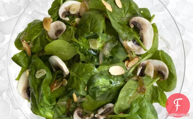 Salada de espinafre quente com vinagrete de mel e alho