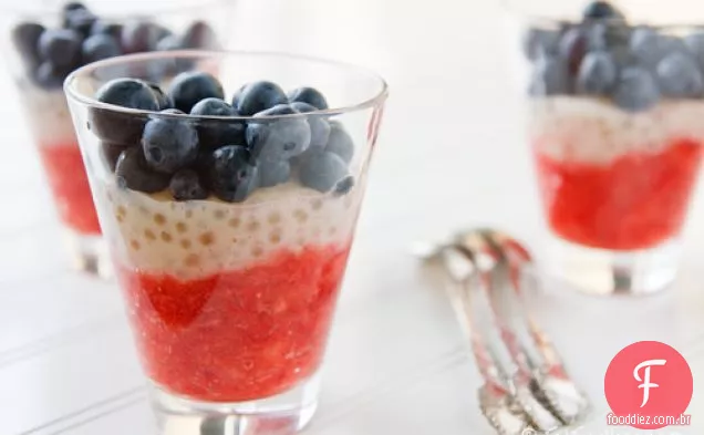 Morango-Mirtilo Tapioca Parfaits