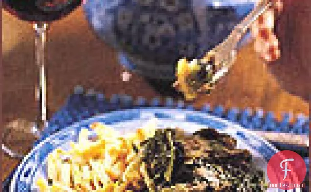 Ensopado de cordeiro picante com alface e cebolinha